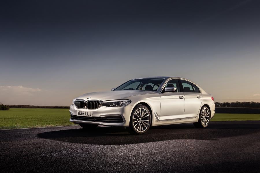  BMW 520d SE Sedan 2017 года  (UK) (фото 11 из 18)